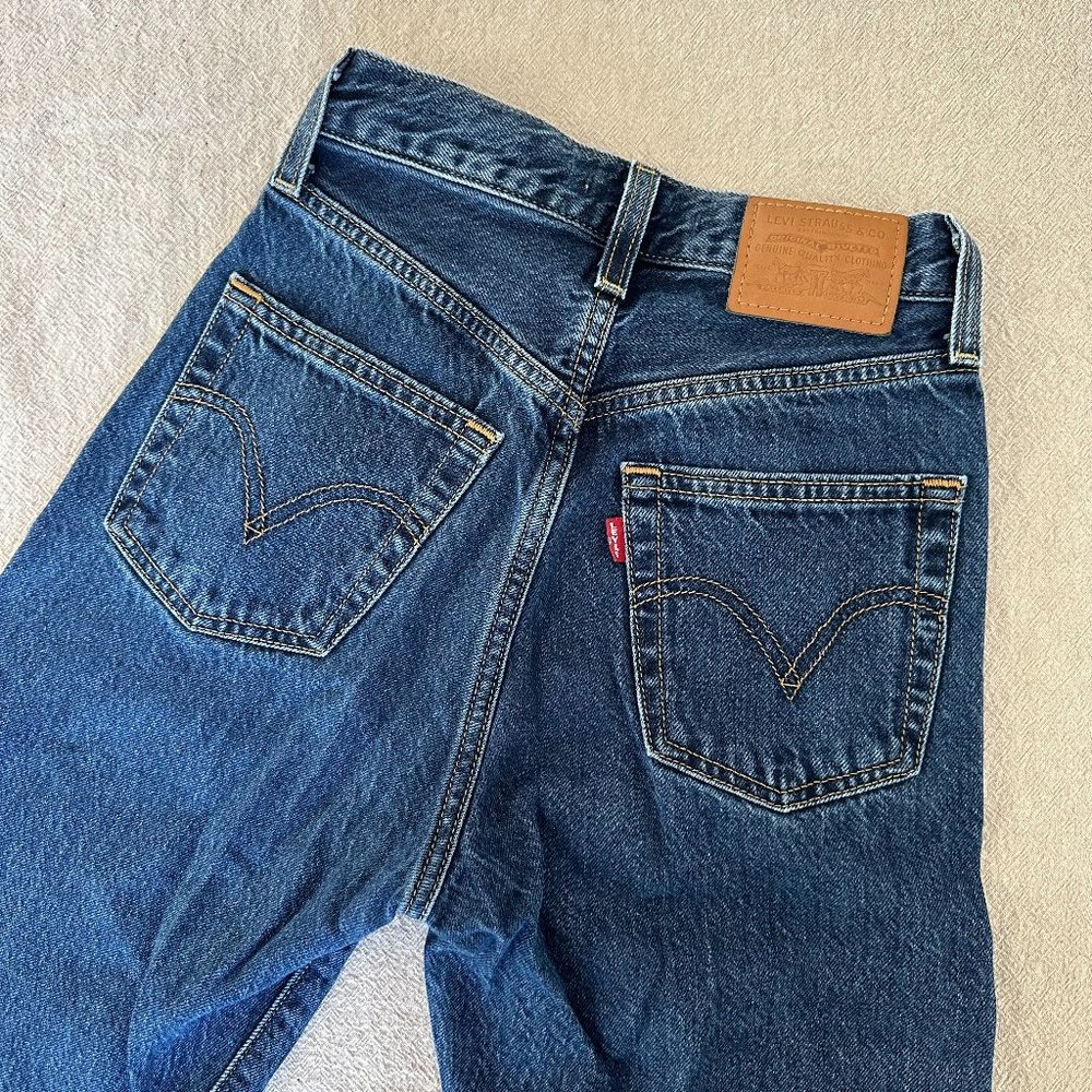 Levi's Ribcage Straight Ankle in Noe Dark Mineral Wash